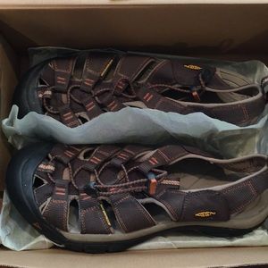 Keen Men’s Brown Waterproof Shoes Size 10.5